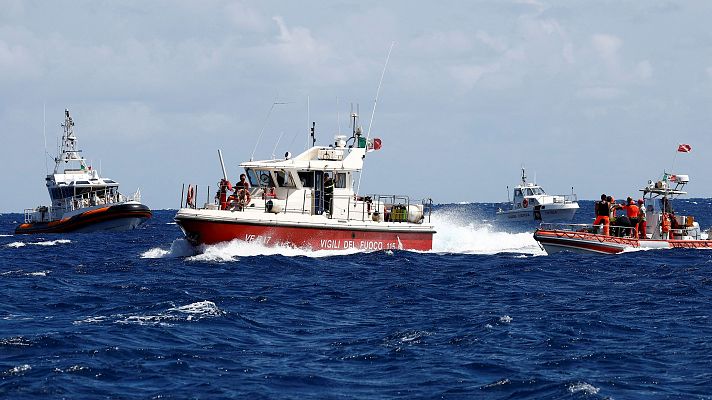 Continúa la búsqueda de los seis desaparecidos en el naufragio del velero en Italia