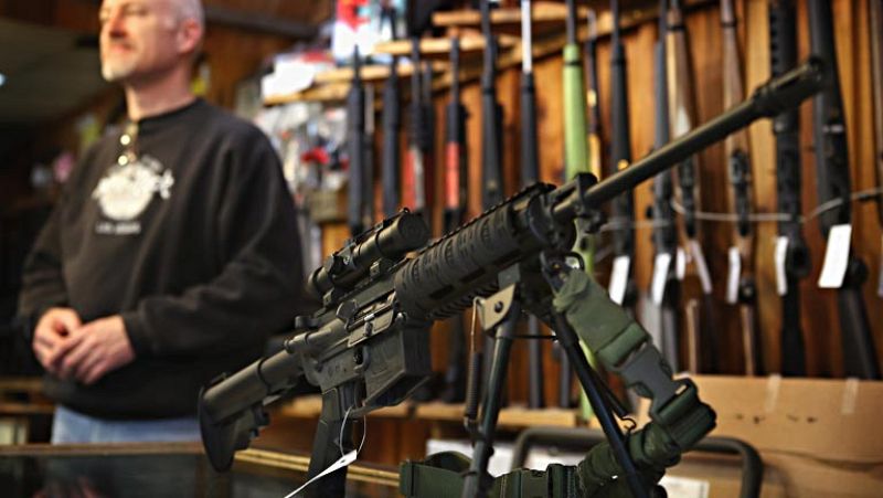 La Asociación Nacional del Rifle de EE.UU. pide que haya guardias armados en los colegios 