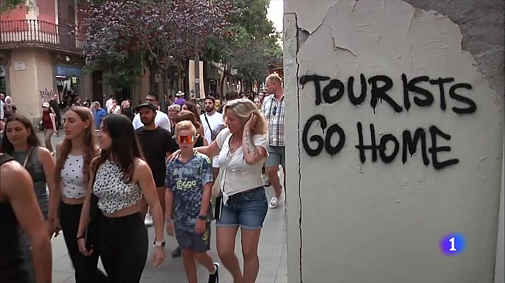 Clam dels veins de Gràcia contra el turisme massiu