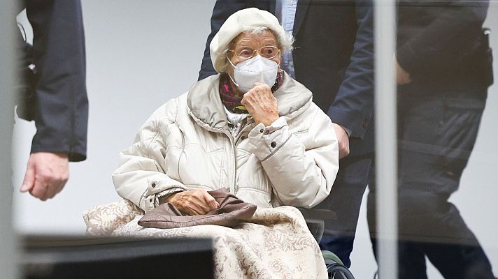 Telediario 2 - Alemania condena a una trabajadora de un campo de concentración nazi de 99 años por cómplice de asesinato