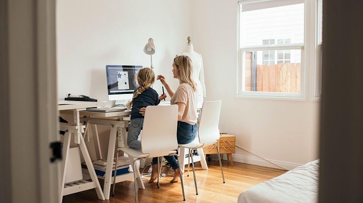 Telediario 1 - Claves del "error técnico" en la ley de paridad que facilita desde este jueves el despido de empleados con conciliación