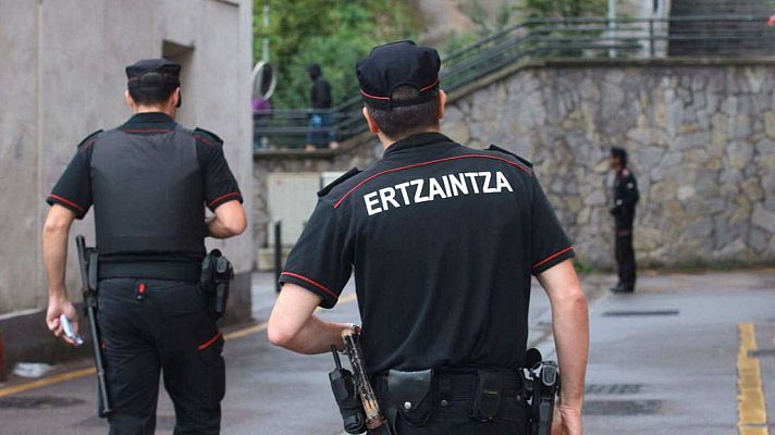 Apartan del servicio al ertzaina denunciado por intentar agredir a su mujer con un cuchillo