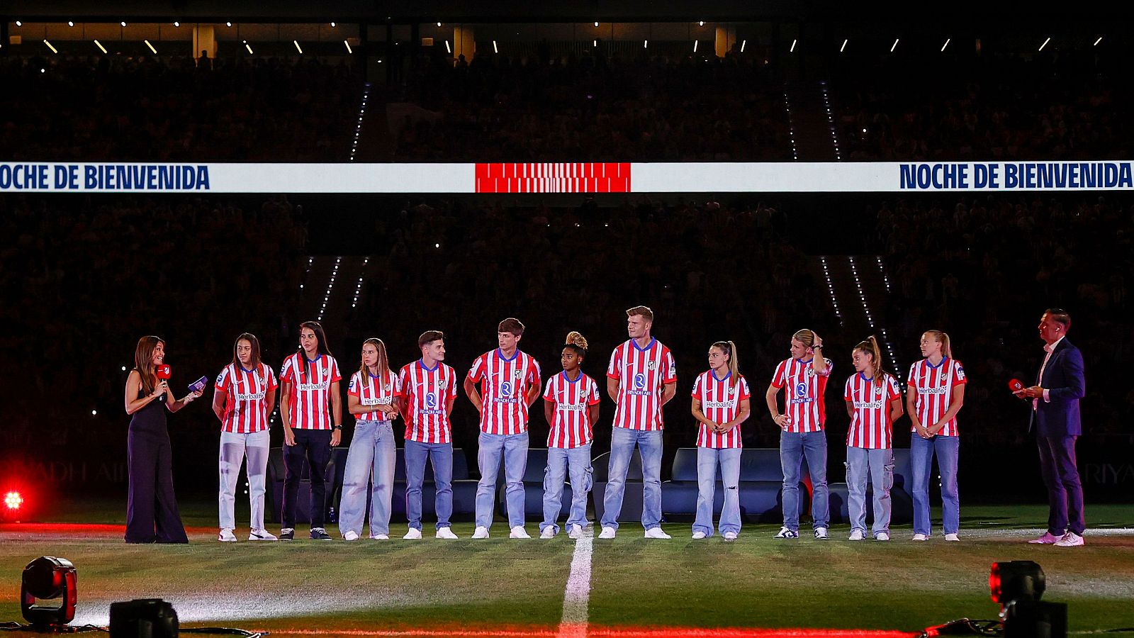 El Metropolitano agasaja a los nuevos fichajes del Atlético