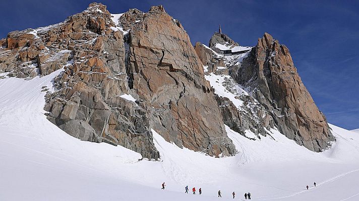 Telediario 1 - Investigan la muerte de dos montañeros vascos cuando escalaban el macizo del Mont Blanc