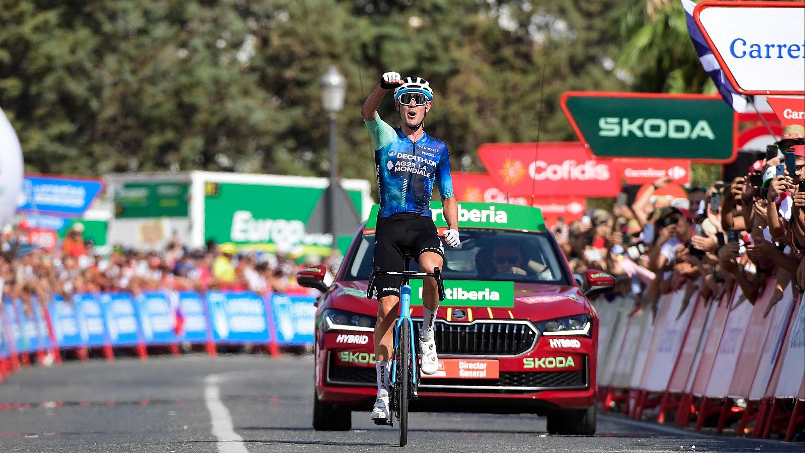 Ben O'Connor, nuevo líder de la Vuelta tras sorprender en la etapa 6