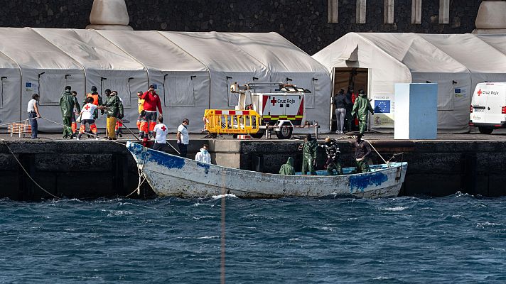 Parten hacia la península 49 migrantes del CETI de Ceuta