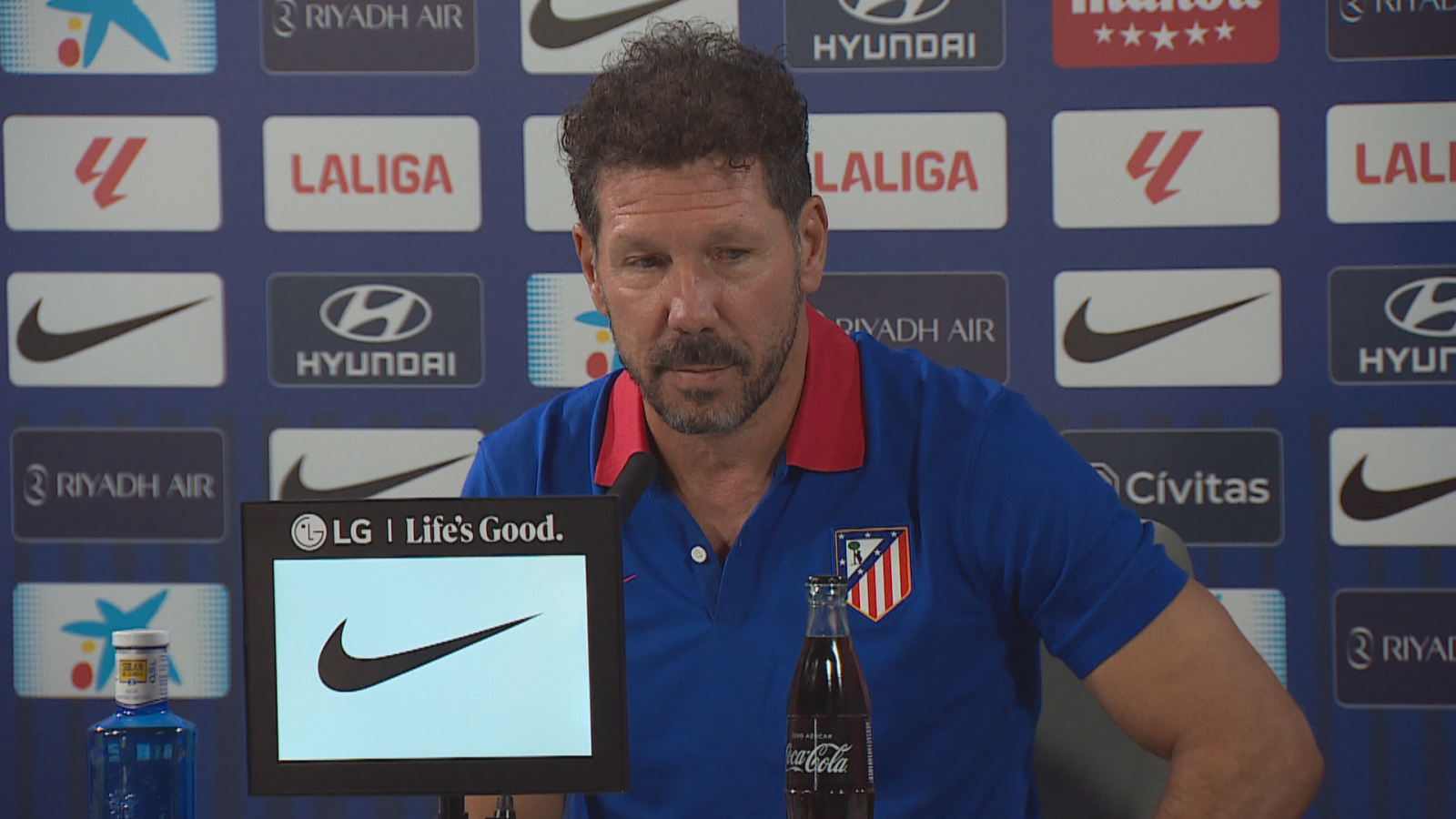 Simeone: "El mercado va como queríamos pero aún faltan dos fichajes"