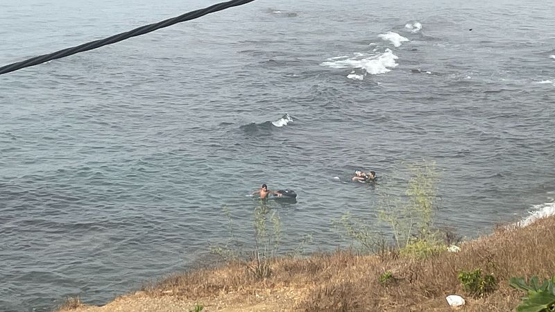 Más de una decena de menores llegan a Ceuta desde Marruecos con flotadores