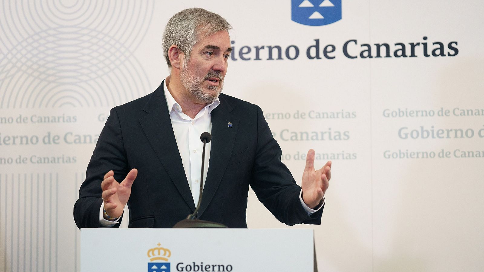 Clavijo urge a "dar un empujón" al acuerdo sobre la ley de extranjería