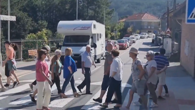 Los vecinos de O Hío, Pontevedra, protestan contra el turísmo - La tarde en 24h | Ver