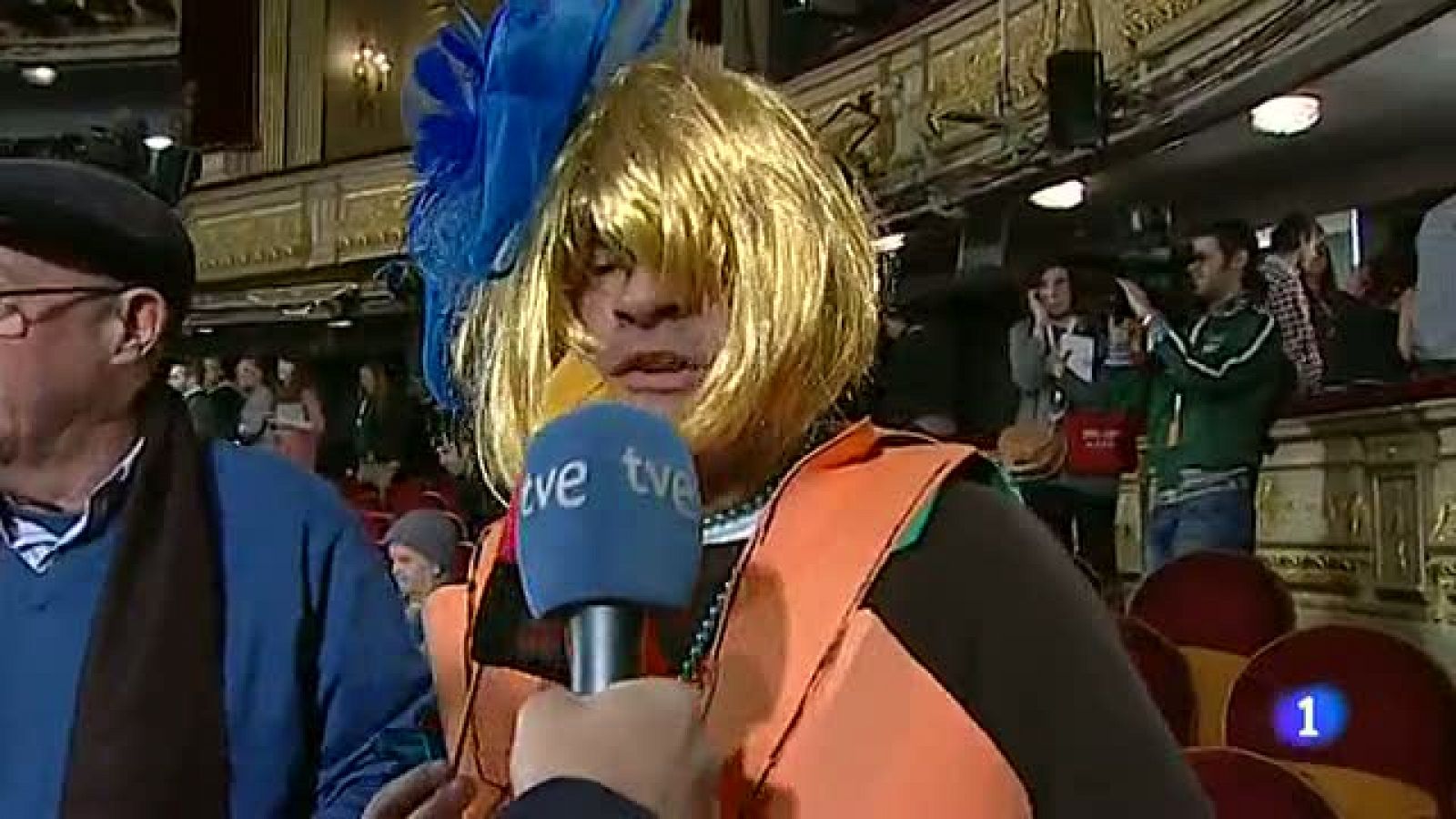 Merkel, entre las primeras personas que llegan al Teatro Real | RTVE