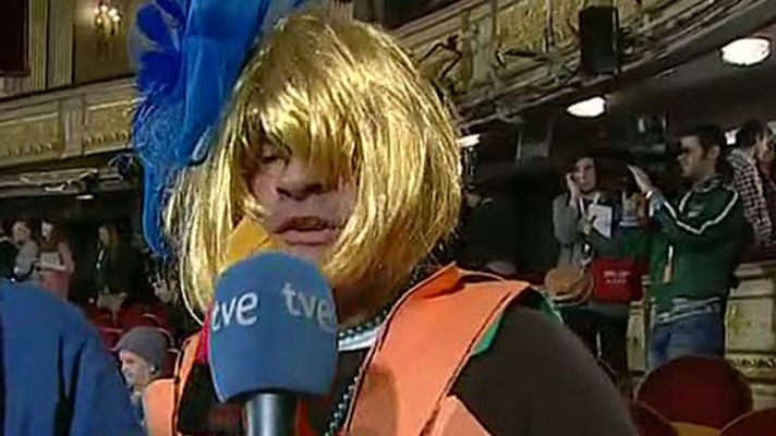 Lotería de Navidad - Angela Merkel, entre las primeras personas que llegan al Teatro Real