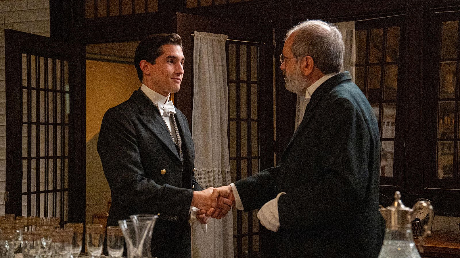 La Promesa: Salvador informa a Rómulo de su marcha - La promesa | Ver