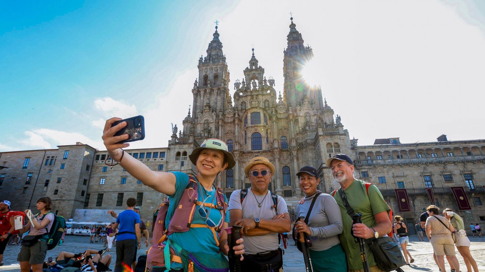 Falsos peregrinos: venden credenciales para conseguir la Compostela