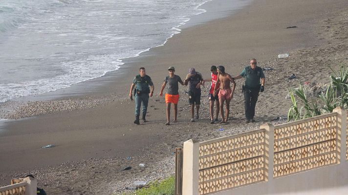 Telediario 2 - La presión migratoria en Ceuta no cesa, aunque descienden las llegadas de menores