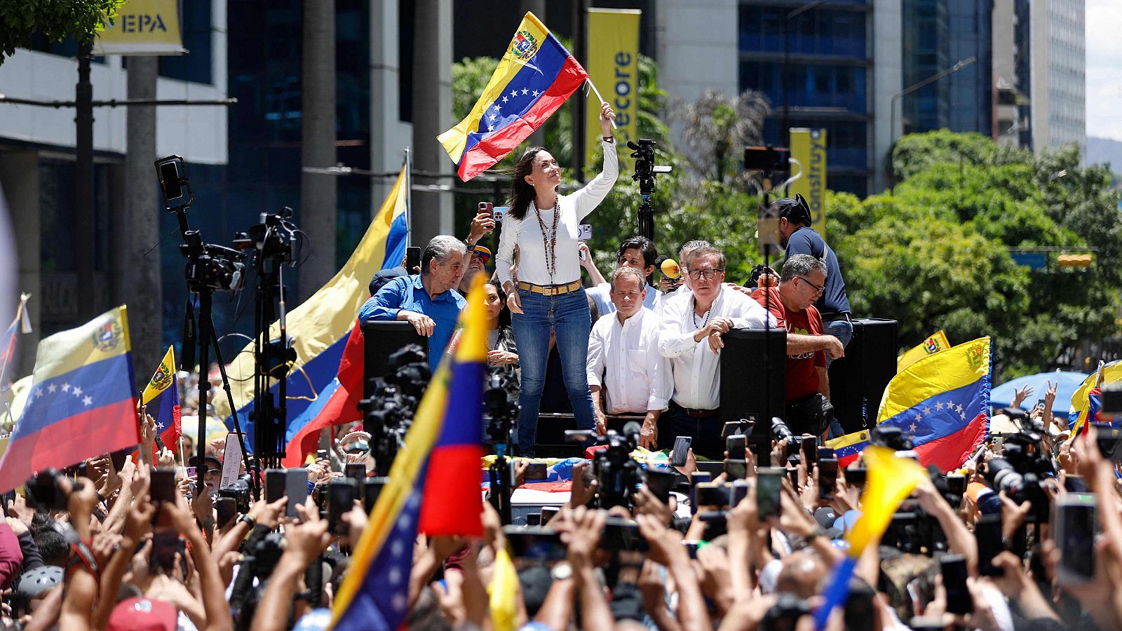 La oposición venezolana vuelve a salir a la calle