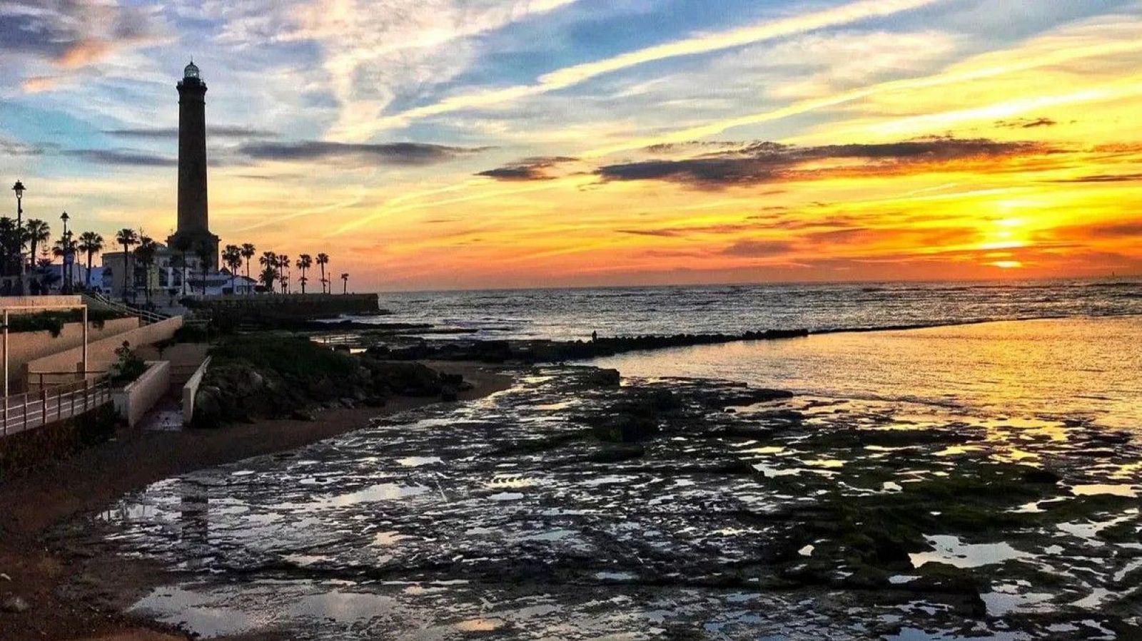 Los atardeceres en la playa con canciones de Rocío Jurado en Chipiona