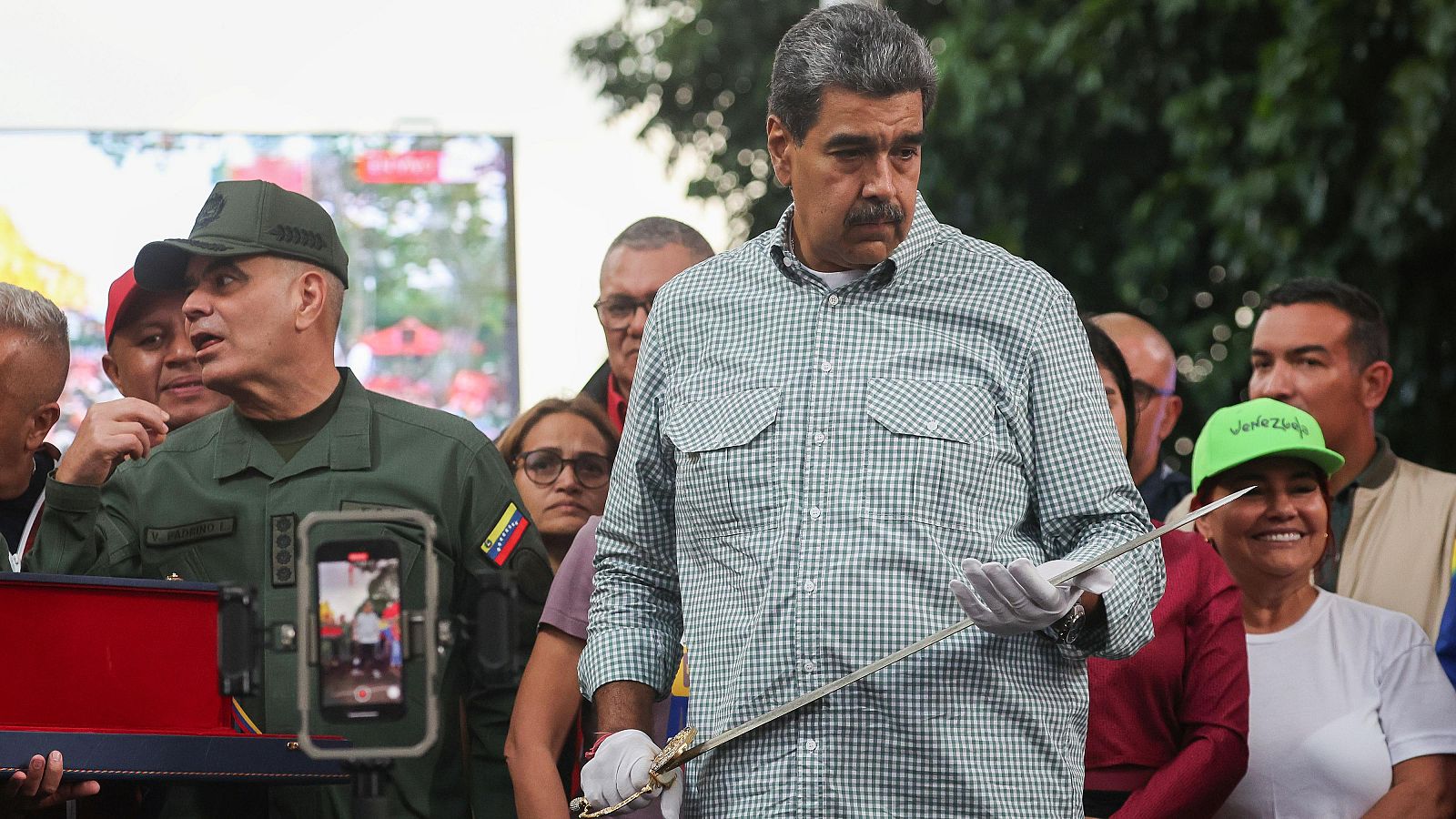 Maduro toma juramento a su nuevo Gobierno en Venezuela