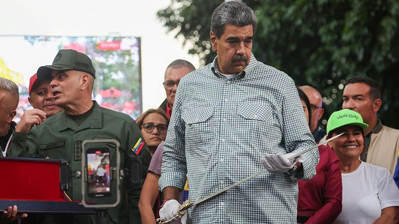 Maduro toma juramento a su nuevo Gobierno pese a no mostrar las actas de los resultados electorale