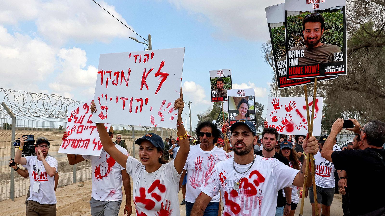 Las familias de los rehenes piden su regreso desde la frontera con Gaza