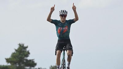 Pablo Castrillo gana en Manzaneda y homenajea a Manolo Azcona | Ver
