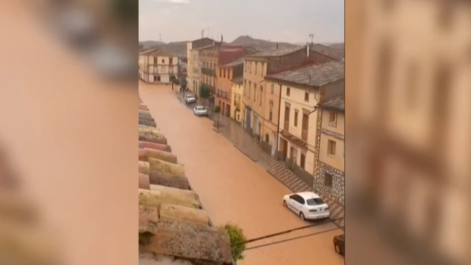 Una gran tormenta inunda las calles de Cetina, en Zaragoza