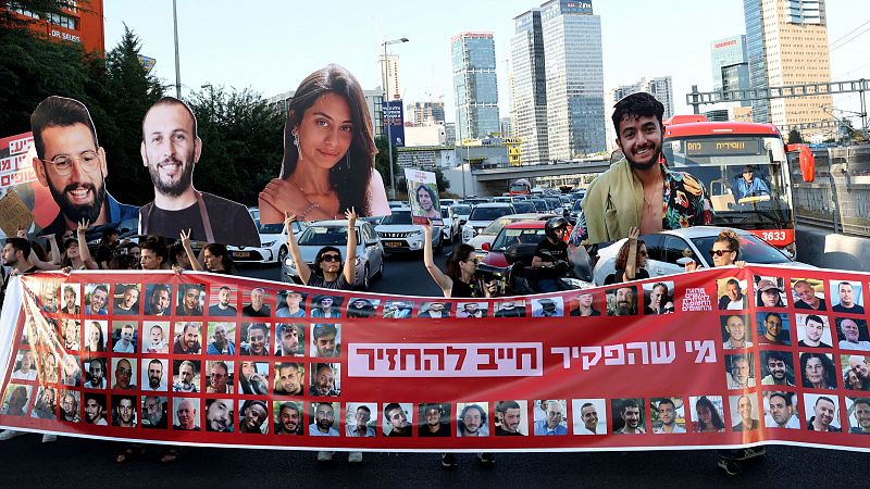 Familiares de los rehenes israelíes protestan contra Netanyahu