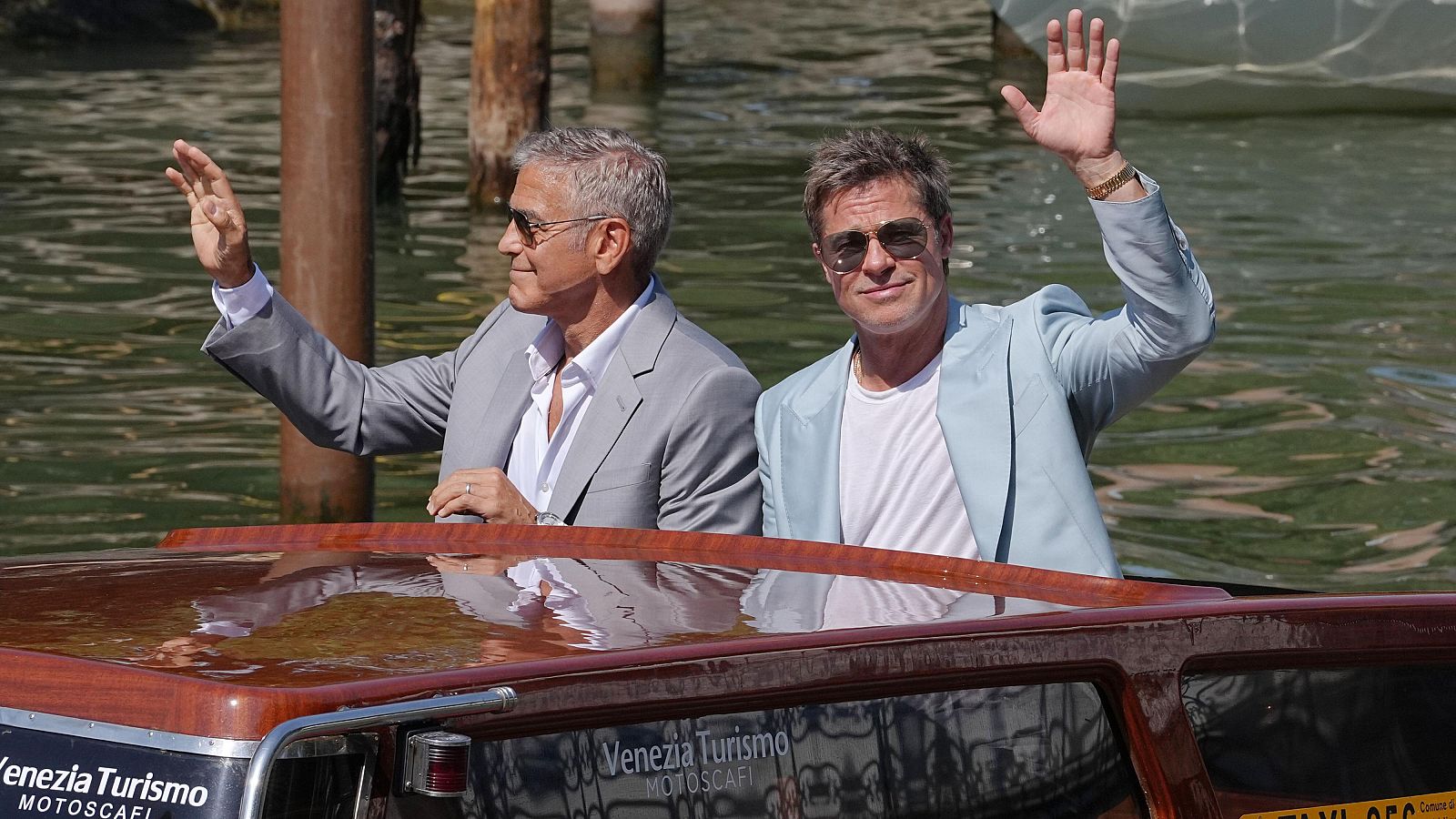 Brad Pitt y George Clooney presentan 'Lobos' en la Mostra de Venecia