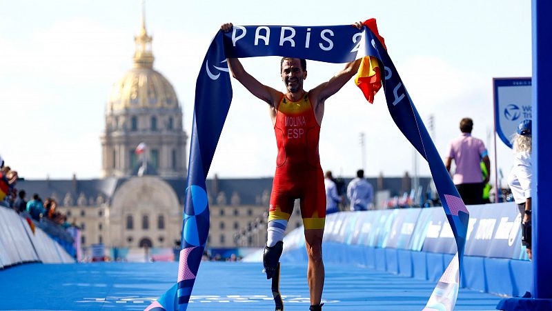 Dani Molina, campen paralmpico de triatln PTS3 en Pars 2024