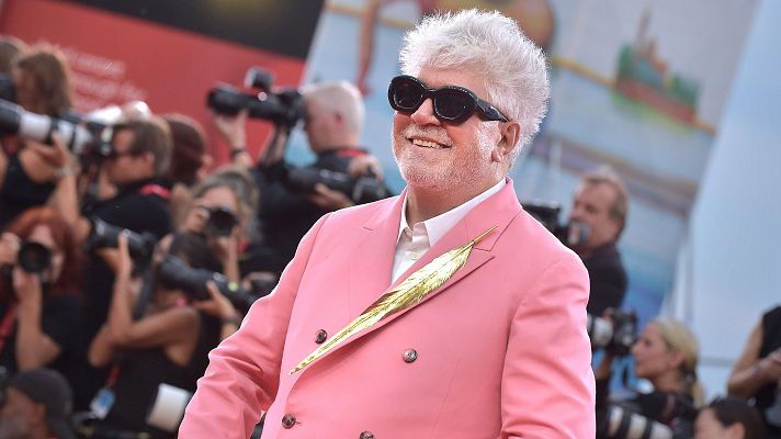 Telediario 2 - Almodóvar, protagonista en Venecia al presentar 'La habitación de al lado'