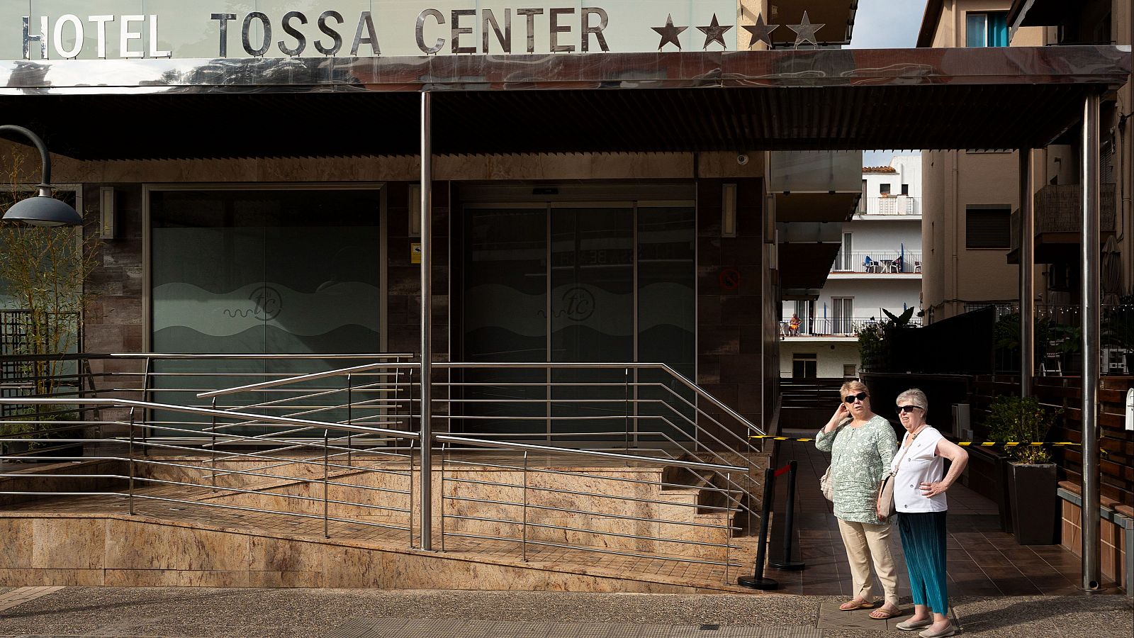 Polémica en Tossa de Mar por alojar a 200 migrantes en un hotel