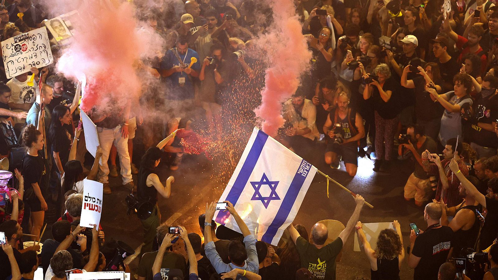 Los israelíes se echan a las calles por tercer día contra Netanyahu | Ver