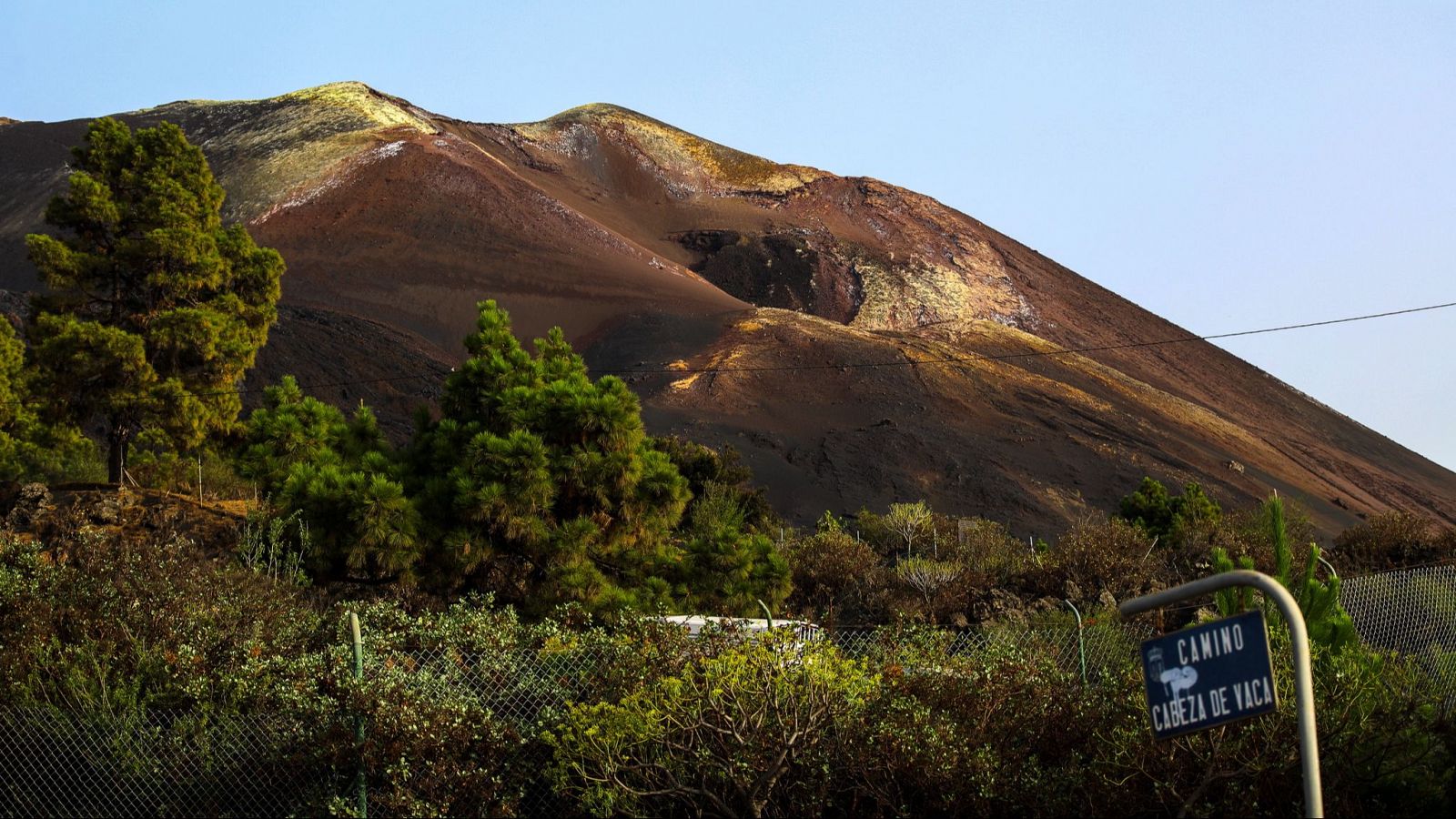 La erupción del volcán ha influido en la calidad del agua de La Palma, pero se puede seguir consumiendo