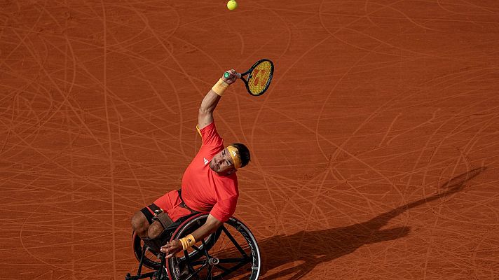 Tenis en silla de ruedas Paralímpicos Paris 2024 - Pista Philippe-Chatrier. Semifinal. Dobles (M). Caverzaschi / de la Puente (ESP) vs. Miki / Oda (JPN)