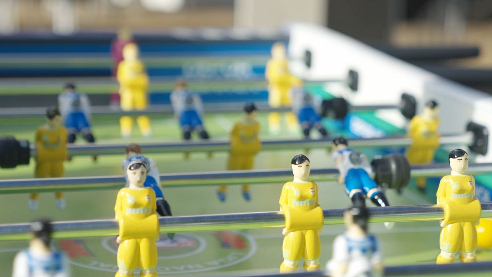 El primer futbolín con figuras de mujer también es gallego