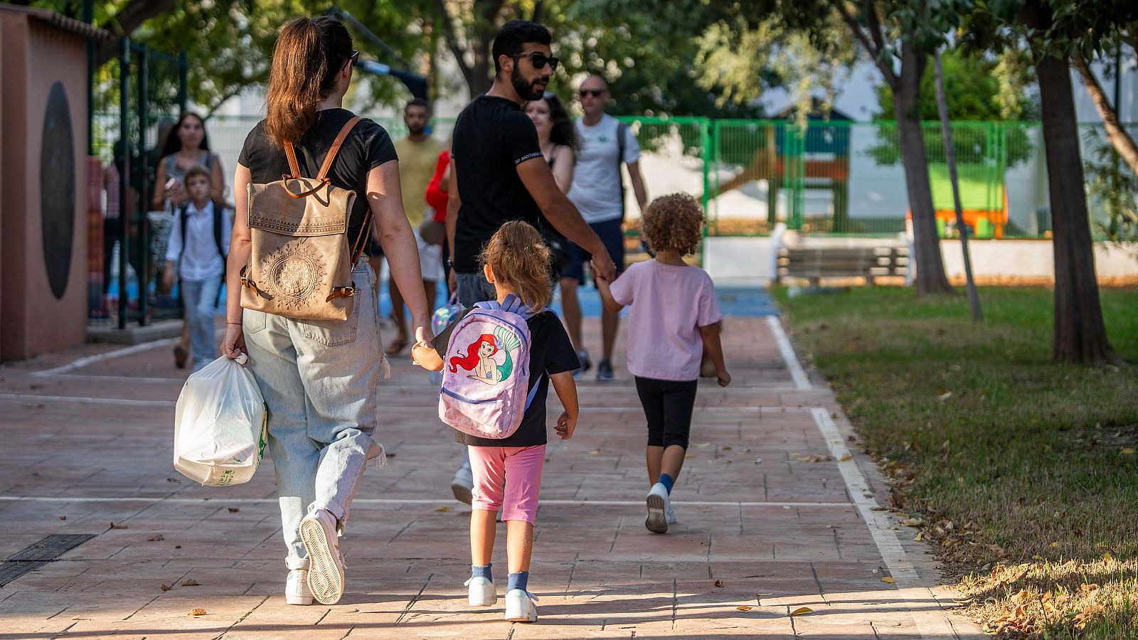 Los estudiantes de Navarra son los primeros en empezar el curso escolar Navarra: primera comunidad en empezar el curso escolar - Informativo 24h | Ver