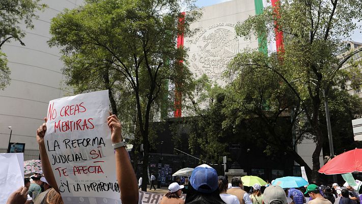 López Obrador avanza en su polémica reforma judicial en México