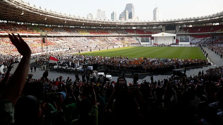 El papa Francisco y el imán de Yakarta, protagonistas de un gesto de amistad