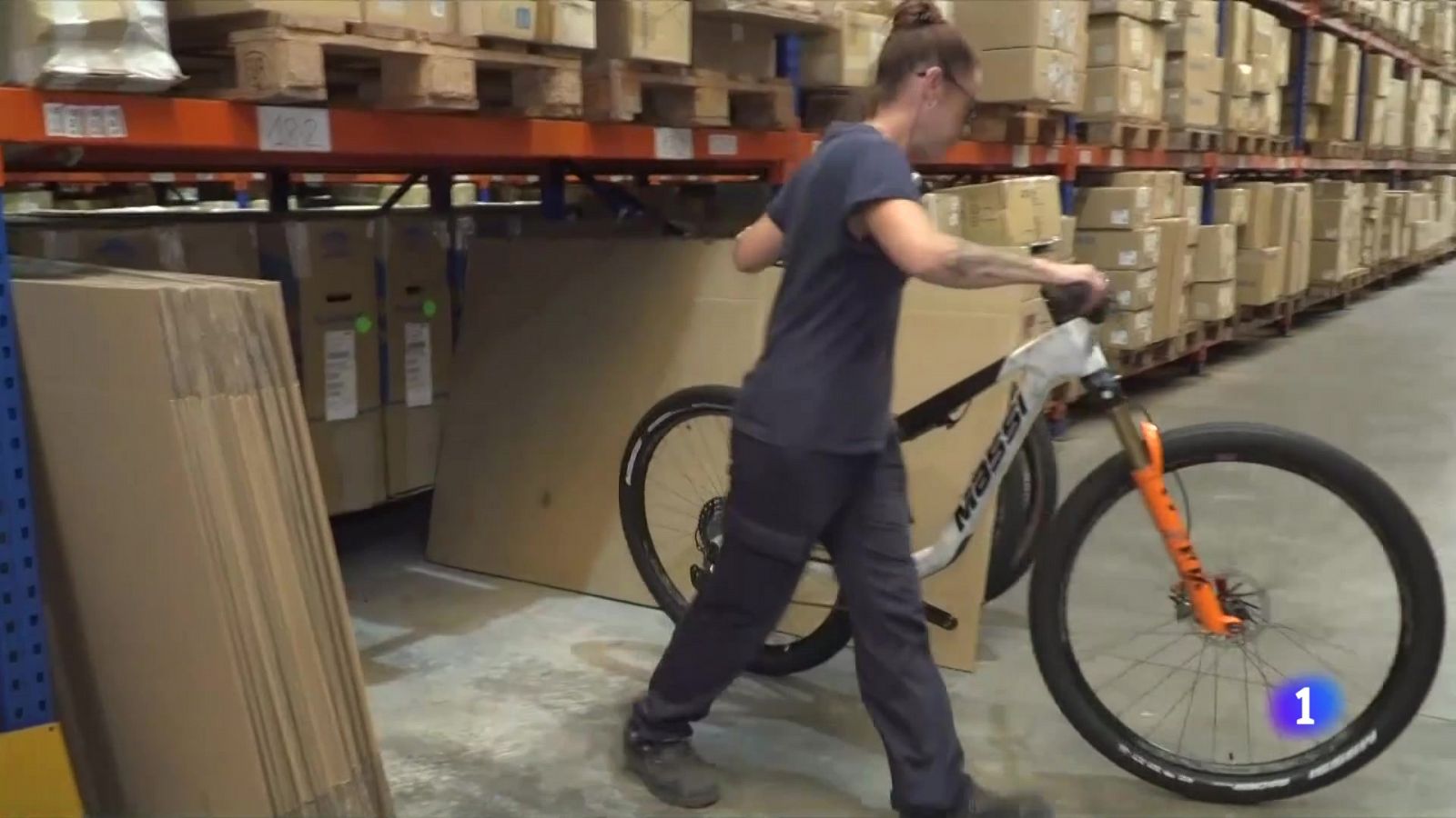 Cau la venda de bicicletes i l'excés d'estoc fa que baixin els preus - L'Informatiu | Veure