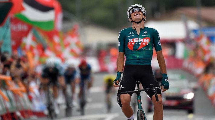 Vuelta ciclista a España - Urko Berrade le da la tercera victoria a Kern Pharma en la Vuelta 2024 con exhibición incluida