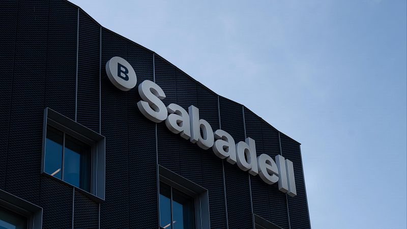 Opa del BBVA al Sabadell: los expertos creen que podría retrasarse a 2025 - La hora de La 1 | Ver