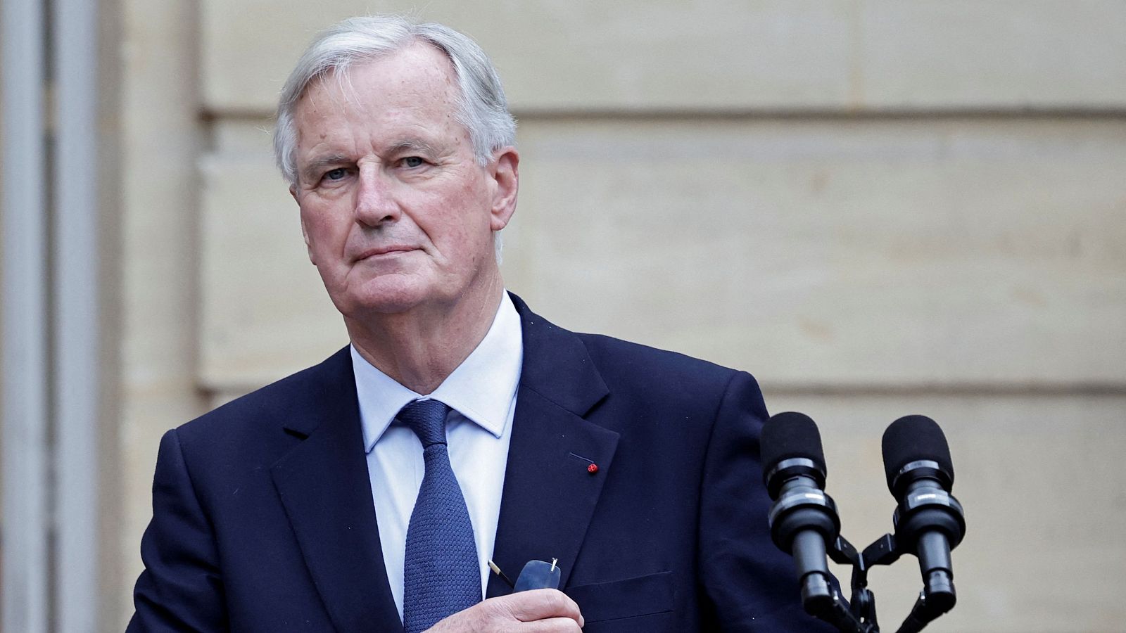 Francia: Macron nombre primer ministro a Michel Barnier