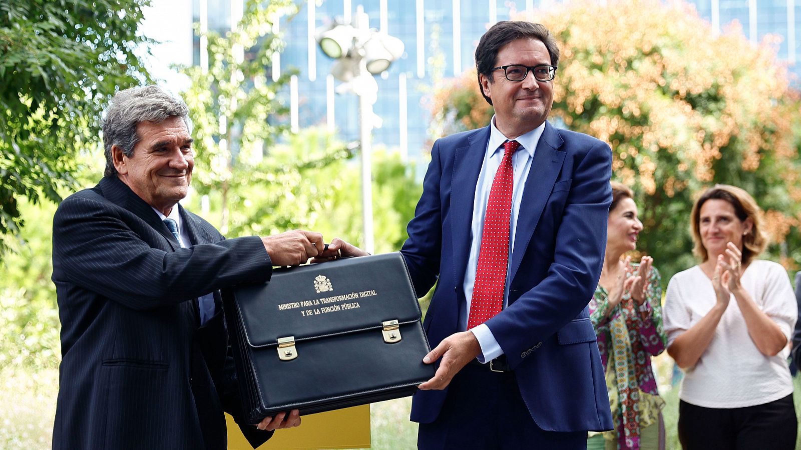 Óscar López recibe la cartera de Transformación Digital y Función Pública