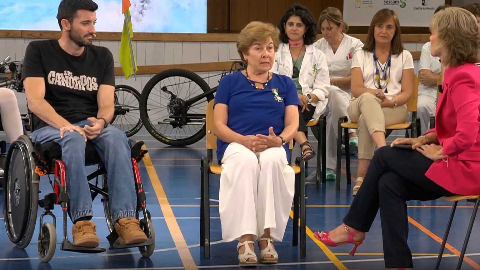 David y Carmen, paciente y médica del Hospital de Parapléjicos