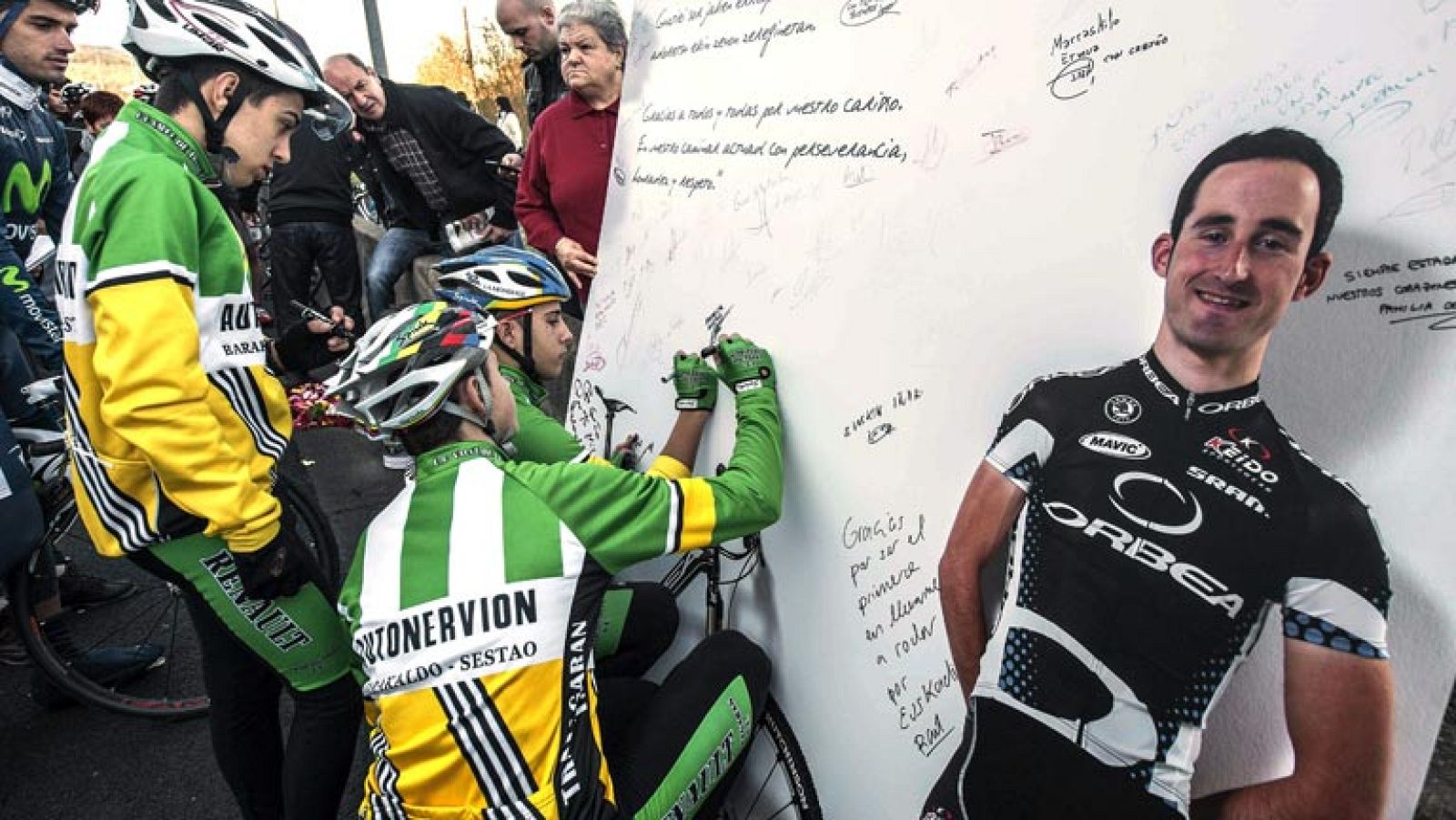 Sentido y multitudinario homenaje a Iñaki Lejarreta