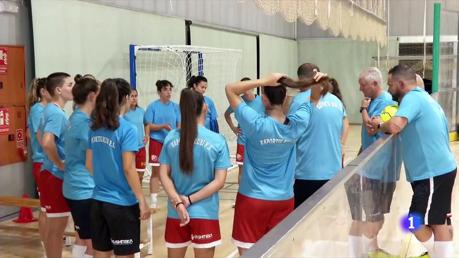 La il·lusió de les jugadores de l'Esportiu Rubí - L'Informatiu | Veure