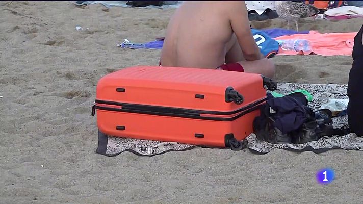 Telediario Fin de Semana - Barceloneta: turistas que pernoctan en la playa para ahorrar