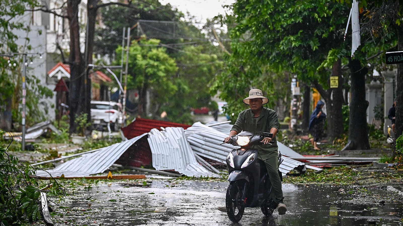 El tifón Yagi golpea Vietnam con fuertes lluvias y vientos de hasta 203 km/h