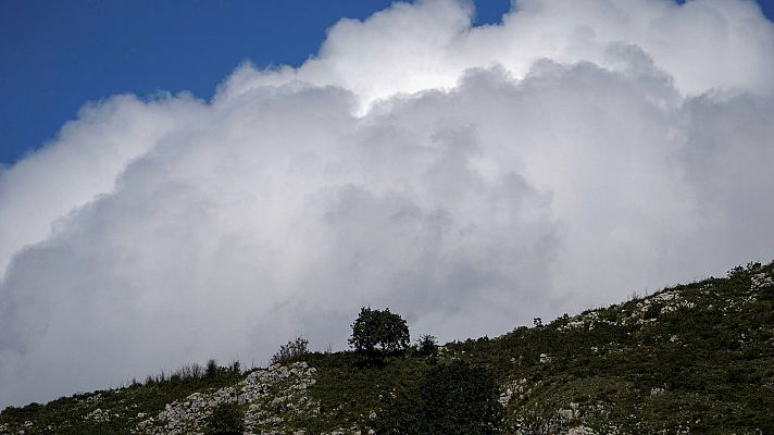 Hoy, nuboso con lluvias débiles en el Cantábrico, norte de Galicia y Pirineos