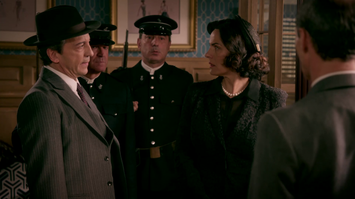 Salón de té La Moderna - El inspector Giménez detiene a doña Bárbara